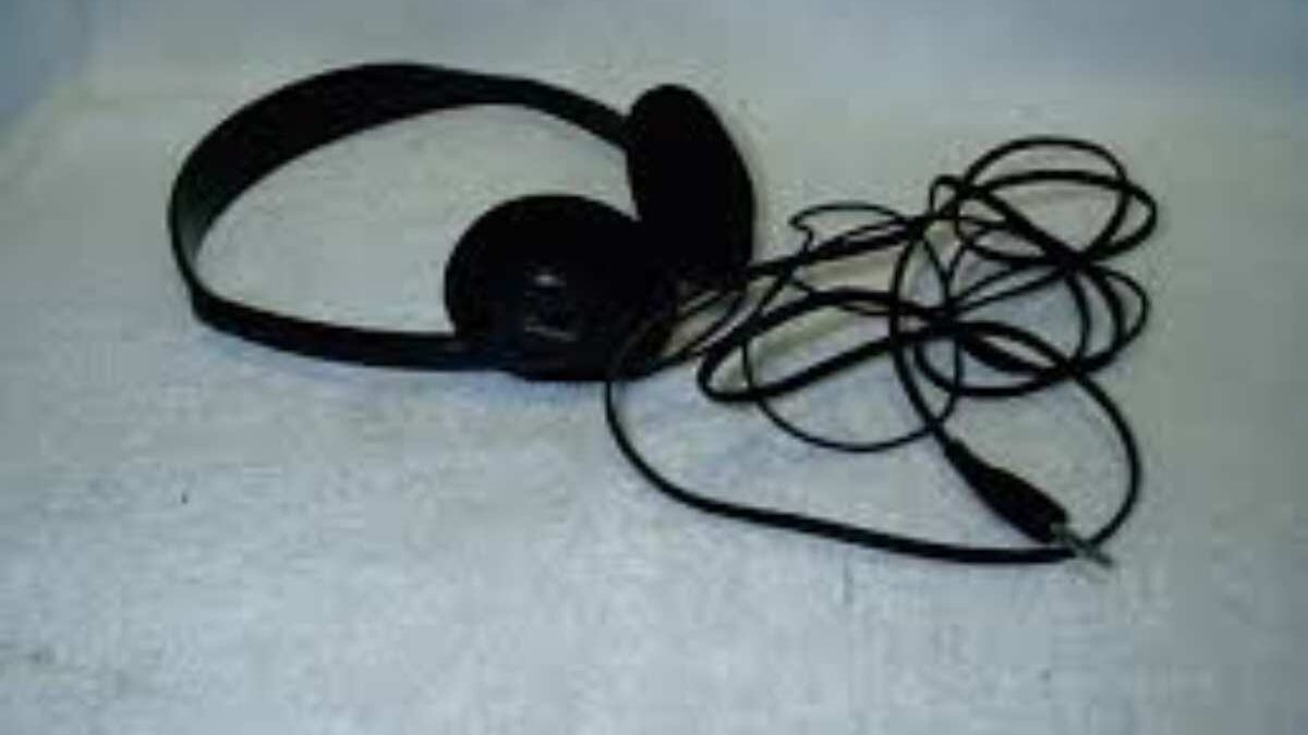 90s Headphones – Definition, And Types